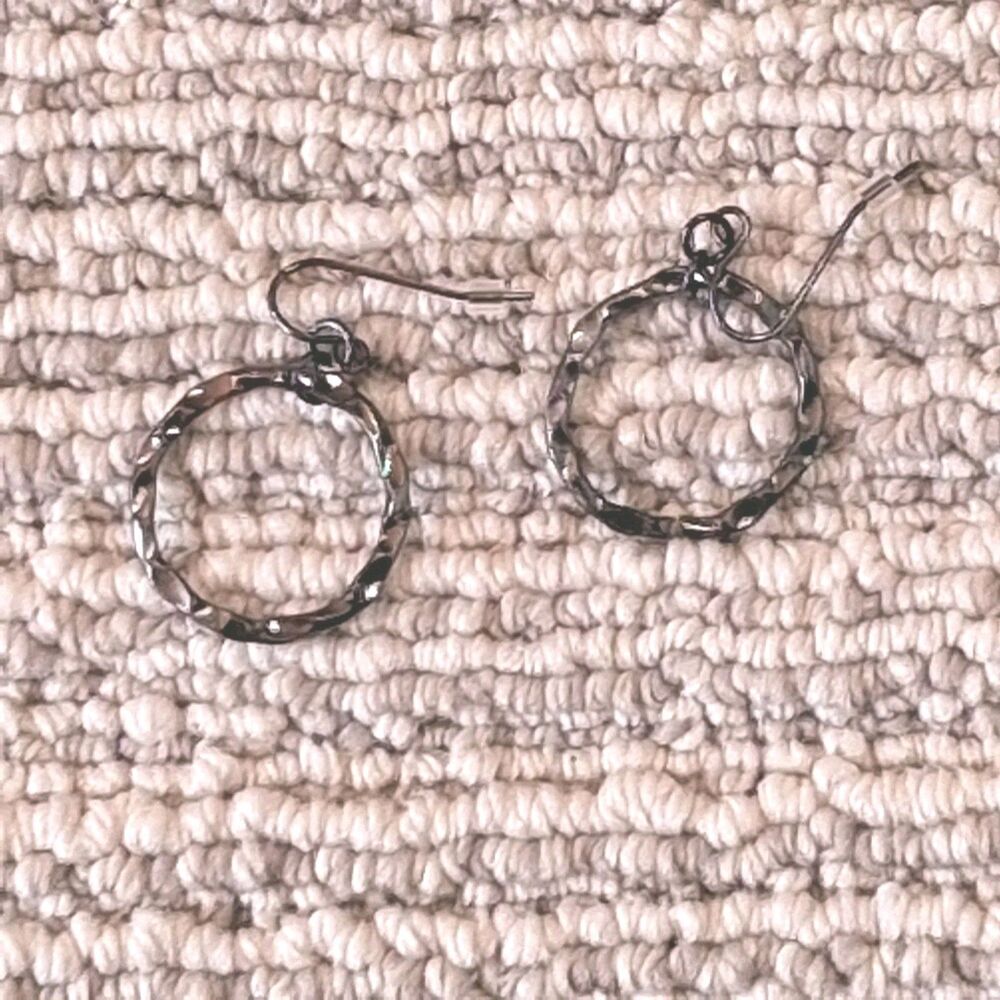 GUNMETAL BLACK HAMMERED CIRCLE HOOP DANGLE EARRINGS TWISTED OPEN ROUND HOOKS